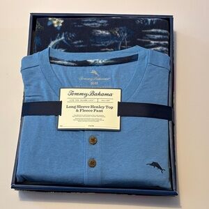 Tommy Bahama NWT light Blue Henley Top & Navy Fleece sleep pant Set size medium